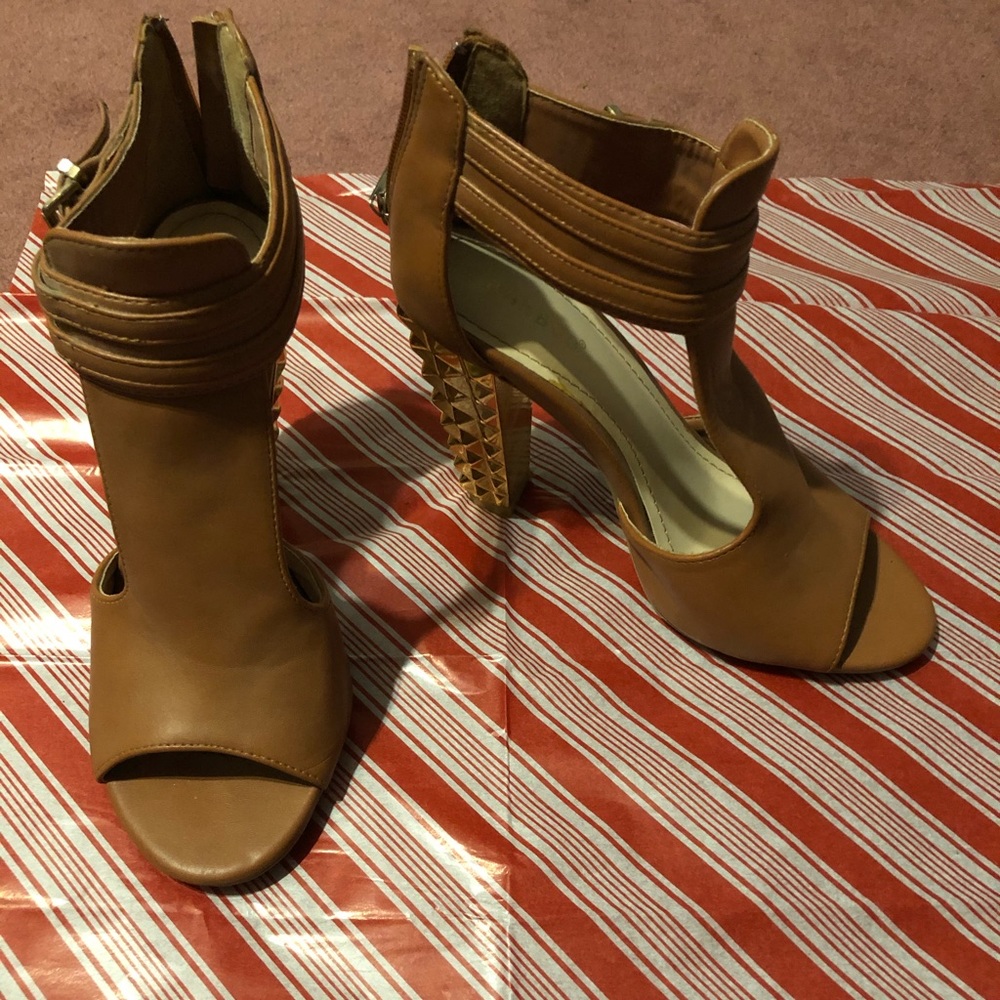 Very good condition sandals 8.5
